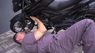 Large butt colombian craves her mechanic to cum in her throat!