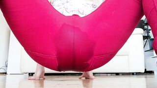 That babe Wetting her Jeans with her large labia lips cunt and large booty
