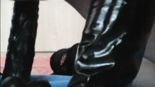 Zicken cunt squirt riding on large Ebony Sex toy