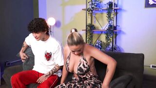 Breasty stepmother ends up banging her stepson after comforting him . Jordy Fabian y Daniela Gomez