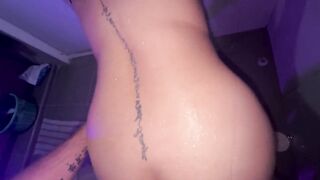 Rich fellatio in the baths and I come very rich on the face of my little stepsister wench