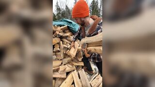Blowjobs in the backyard! Large Penis Trans Beauty Vanniall Seduces Wood Hauler For Outdoor Oral-job & Hard Anal Pounding