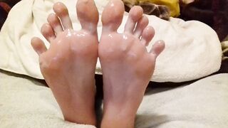Widening thick cum between my toes - cum on feet