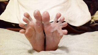 Widening thick cum between my toes - cum on feet