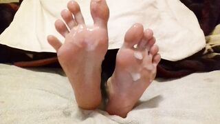 Widening thick cum between my toes - cum on feet