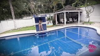 The Stepmother Caught Her Stepdaughter Playing with a Sex tool in the Pool and Masturbated Her Until That babe Squirts.
