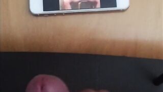 Je me branle en regardant nos vidéo Pornhub