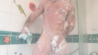 Brawny tattooed chap takes hawt shower after the gym