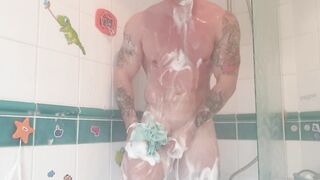 Brawny tattooed chap takes hawt shower after the gym