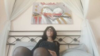 your sexy girlfriend implore u to cum for her
