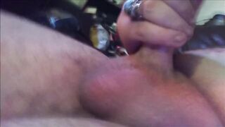 Momma's pussy jacking off