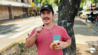 A beggar from Bucaramanga is picked up off the street by a homosexual guy, who takes him to a motel below the pretext of helping him, in reality that guy bangs him