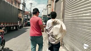 A beggar from Bucaramanga is picked up off the street by a homosexual guy, who takes him to a motel below the pretext of helping him, in reality that guy bangs him