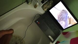 Musturbation in the tub. (Please put your headphones) .