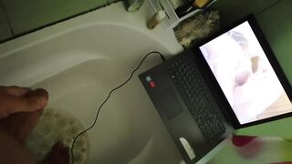 Musturbation in the tub. (Please put your headphones) .