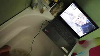 Musturbation in the tub. (Please put your headphones) .