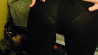 Undress tease with a cute butt I must screw