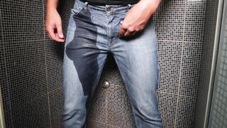Dude pee inside his jeans and ejaculation on end