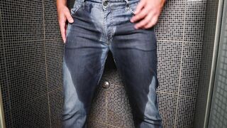 Dude pee inside his jeans and ejaculation on end