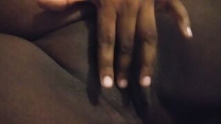 Rubbing on this moist snatch untill i squirt