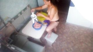 Spying in nature's garb mother in the kitchen turns the meat - MyNakedStepmother