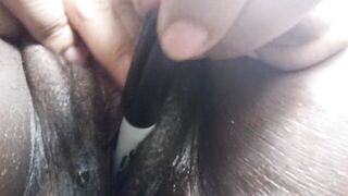 Rubbin oil on my overweight snatch til i squirt