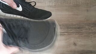 I cum in my girlfriends gym sneaker