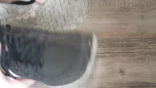 I cum in my girlfriends gym sneaker
