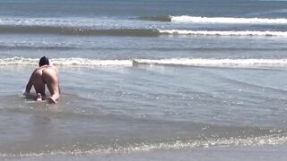 Floozy flashing booty and snatch at beach