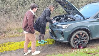 Broken Down on a Country Road - This chab Eats My Snatch and Then Bangs Me on the Hood and in the Trunk