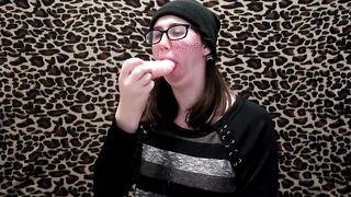 Nerdy Hotty Practices Sloppy Oral sex Technique