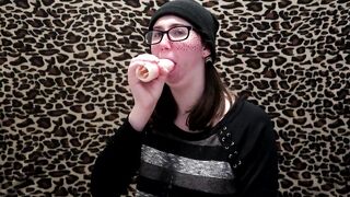 Nerdy Hotty Practices Sloppy Oral sex Technique