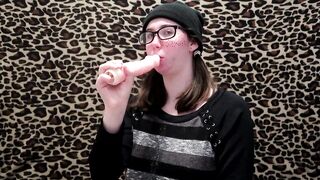 Nerdy Hotty Practices Sloppy Oral sex Technique