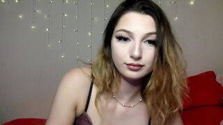 TEEN CAMGIRL BANGS HERSELF W GLASS SEXTOY CHATURBATE LIVESTREAM RECORDING