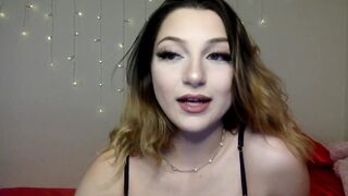 TEEN CAMGIRL BANGS HERSELF W GLASS SEXTOY CHATURBATE LIVESTREAM RECORDING