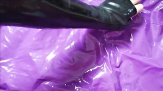 Putting on lengthy Latex opera gloves