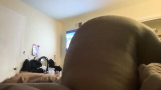 Thick big beautiful woman shaking her butt during the time that her parents is gone !