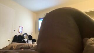 Thick big beautiful woman shaking her butt during the time that her parents is gone !