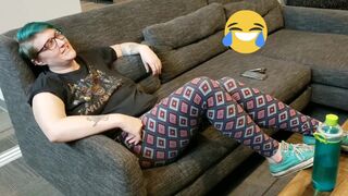 Seattle Ganja Dominatrix-bitch does public masturbation and a workout at the gym