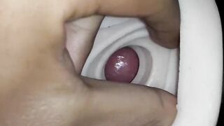 virgen masturbándose por primera vez con una twat
