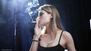 Hawt Golden-haired Is Smokin' 2 Reds in a Row