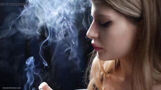 Hawt Golden-haired Is Smokin' 2 Reds in a Row