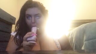 #big beautiful woman SUCKS JOCK