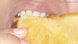 Giantess, the Little Dudes Are My Breakfast This Morning