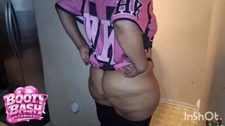 HUGE BUTT ON XHAMSTER ANAL QUEEN SHAKING ASS