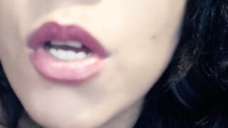 My Lips do tricks