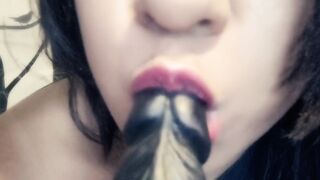 My Lips do tricks