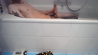 TEEN SLIM HUNK MASTURBATING IN BATHTUB HIGH