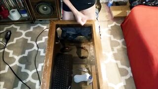 bigtallman blow large load on glass table!