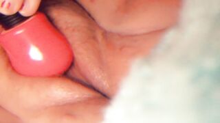 SUPER JUICY SNATCH CUMS ON CAMERA HARD
